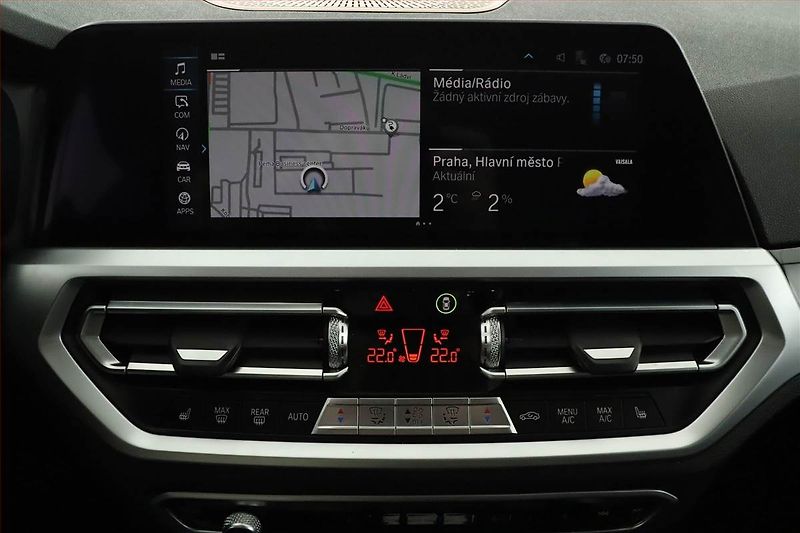 BMW Řada 3 (2019) 330 e - fotka 13 z 19