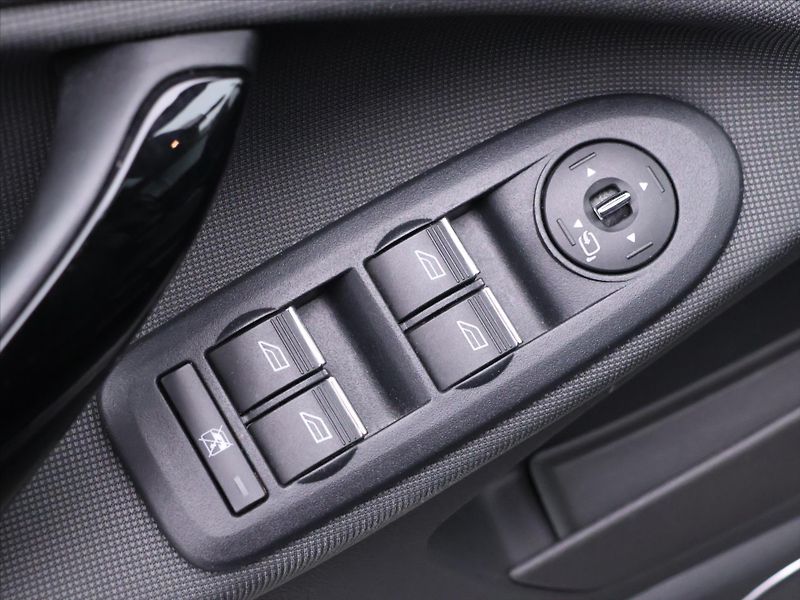 Ford Kuga 2,0 TDCI 103kW AWD Titanium - fotka 17 z 36