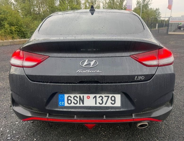 Hyundai i30 1,6 118 kw Fastback Mild Hybri - fotka 4 z 17