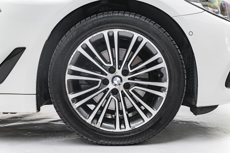 BMW Řada 5 520d xDrive*1.majitel*nebouran - fotka 11 z 39