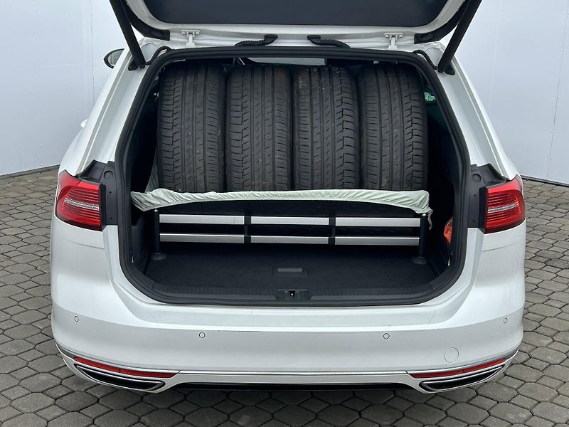 Volkswagen Passat Highline R-line DSG 4MOTION 2, - fotka 27 z 28