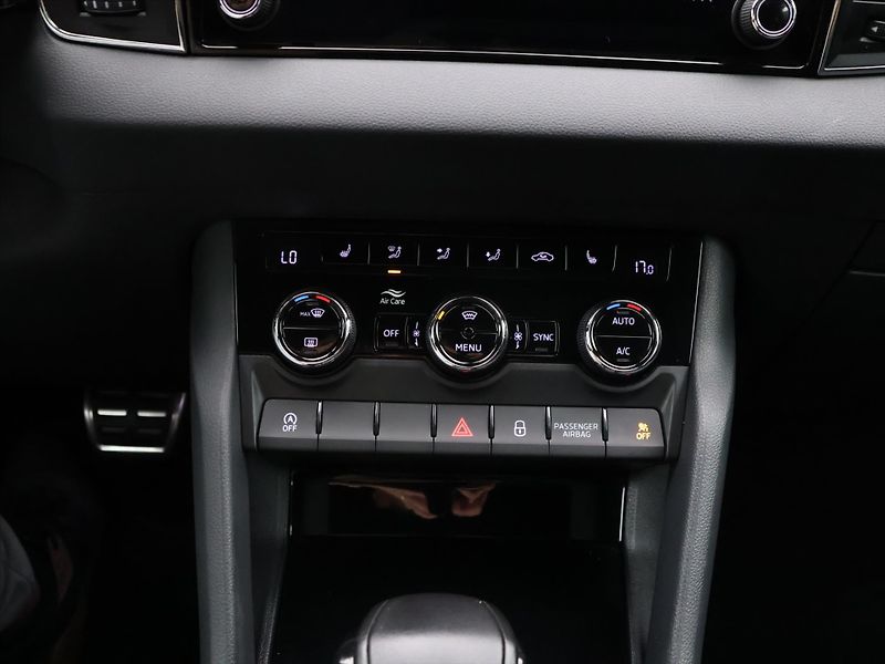 Škoda Karoq 2,0 TSI 140kW Sportline DSG 4x - fotka 21 z 30