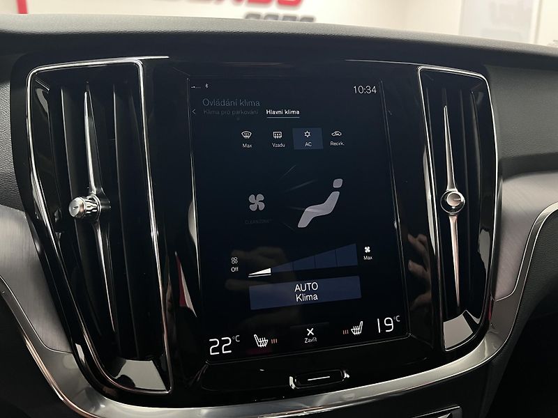 Volvo V60 2.0 T4 140 kW, Automat, 2020 - fotka 27 z 38