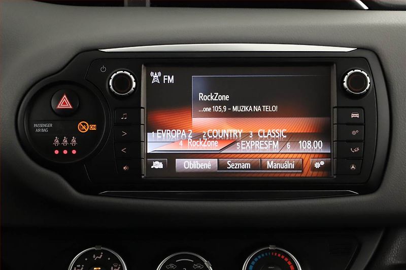 Toyota Yaris (2016) 1.33 Dual VVT-i, Serv.kniha - fotka 13 z 16