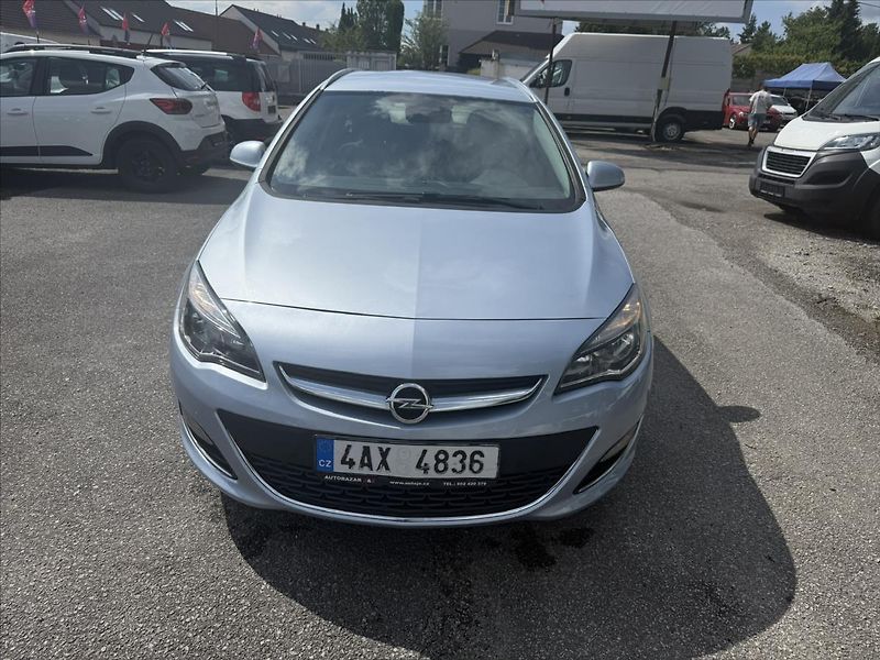 Opel Astra 1,6 CDTi - fotka 2 z 28