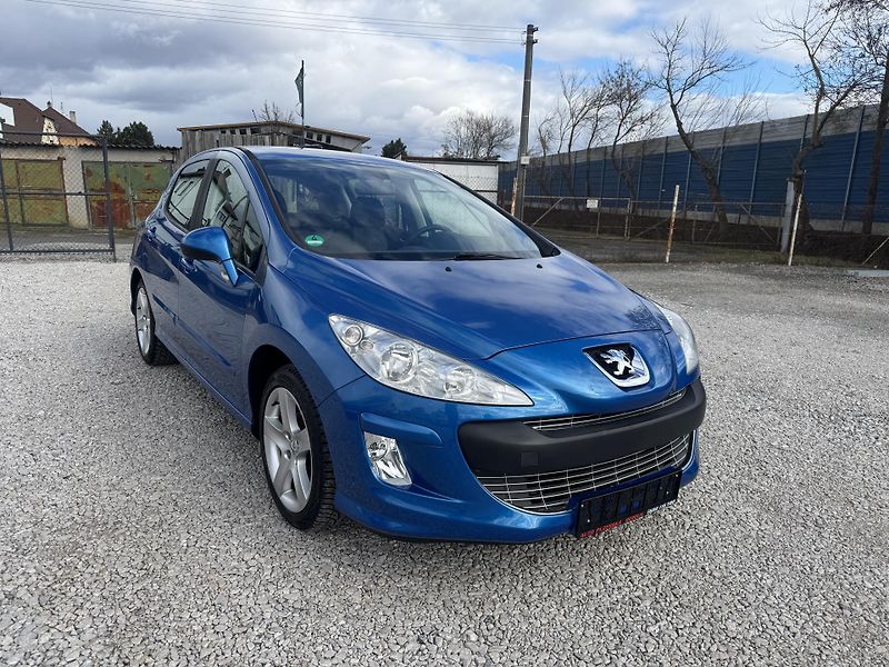 Peugeot 308 (2008) 1.6-16V,rezervace  - fotka 2 z 36