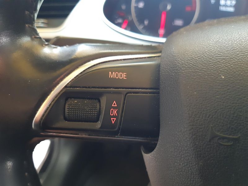 Audi A4 2.0 TDI AVANT NAVI DIGIKLIMA - fotka 15 z 21