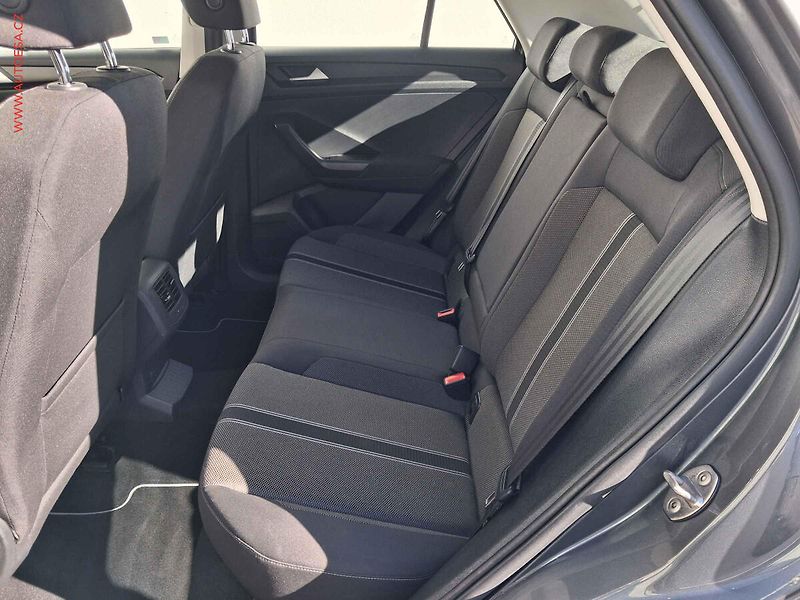 Volkswagen T-Roc (2019) 1.5 TSi, 1.maj,ČR - fotka 10 z 18