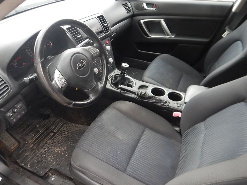 Subaru Outback 2.0 D 110 KW - fotka 8 z 15