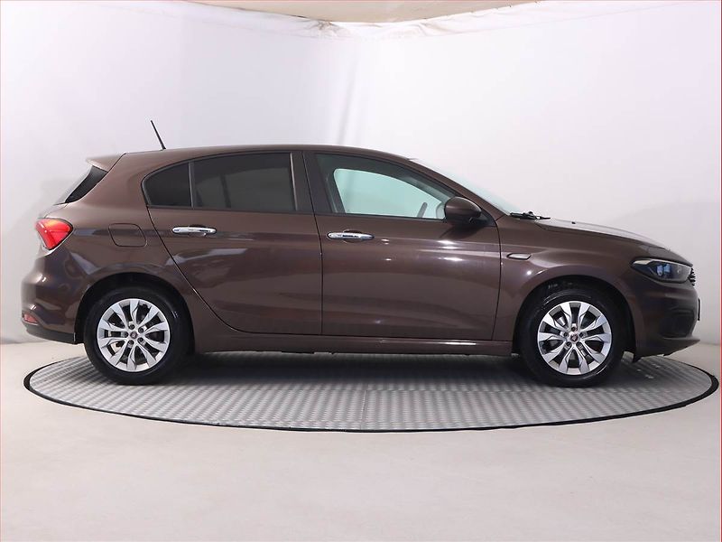 Fiat Tipo (2017) 1.4 16V, Serv.kniha, Navi - fotka 6 z 17
