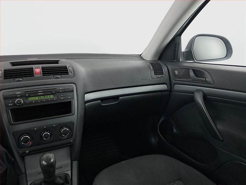 Škoda Octavia (2012) 1.6 - fotka 8 z 19