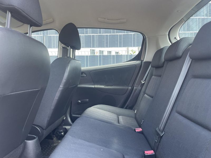 Peugeot 207 (2007) 1.4i - 67.000 km - ČR - fotka 15 z 18