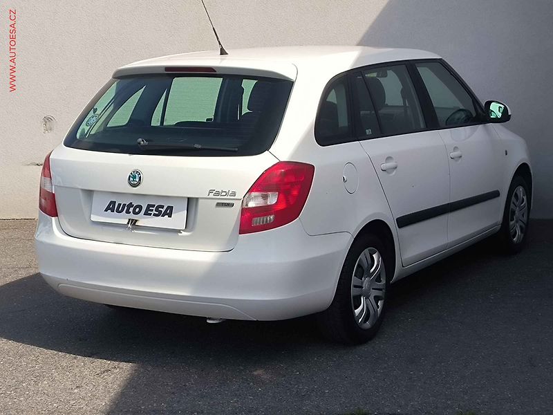 Škoda Fabia (2011) 1.6 TDI, ČR, Klima - fotka 4 z 15