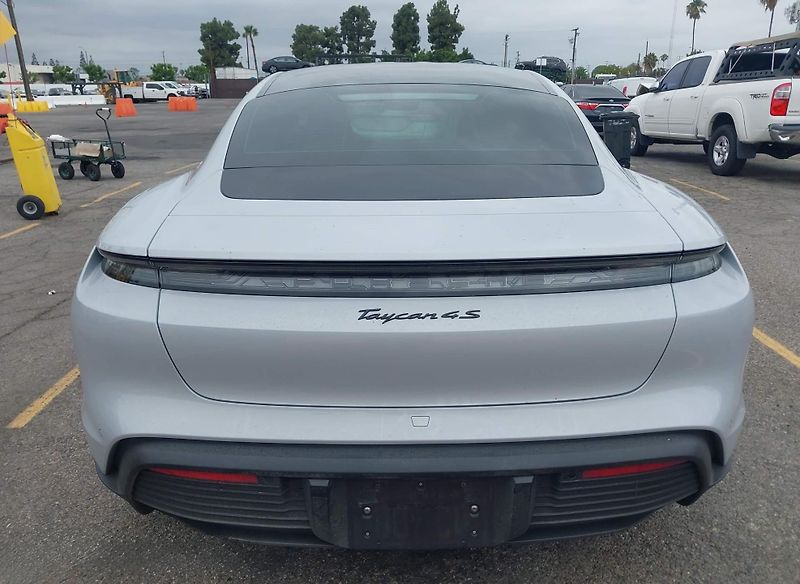 Porsche Taycan (2024) Auto na cestě - fotka 6 z 11