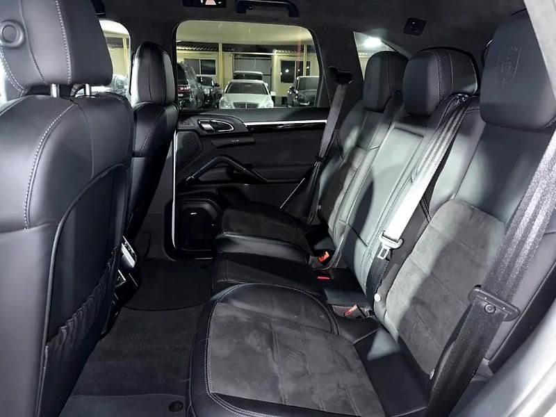 Porsche Cayenne (2016) Sportovní verze GTS - fotka 17 z 20