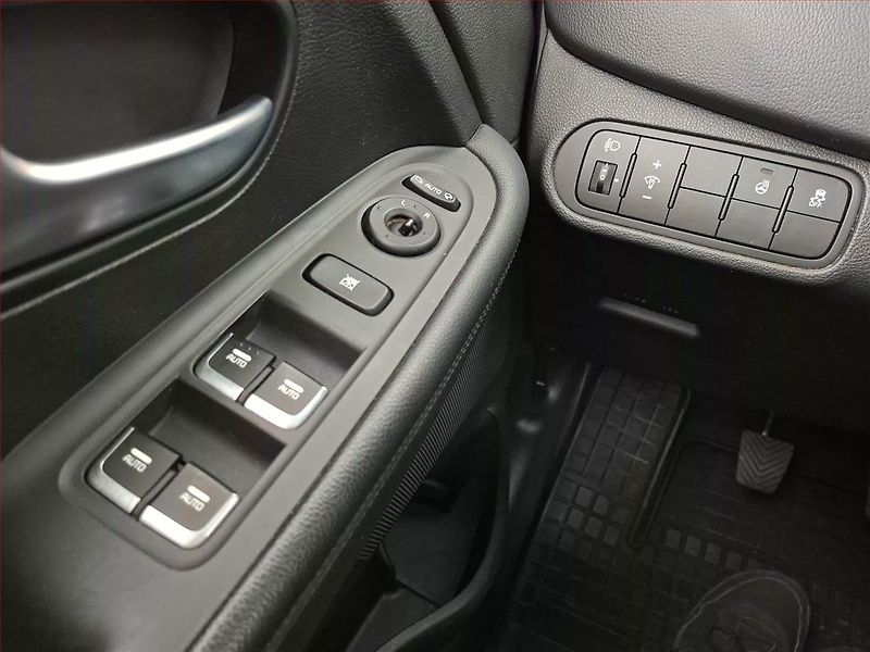 Kia Carens (2017) 1.6 GDI, Serv.kniha, Navi - fotka 19 z 19