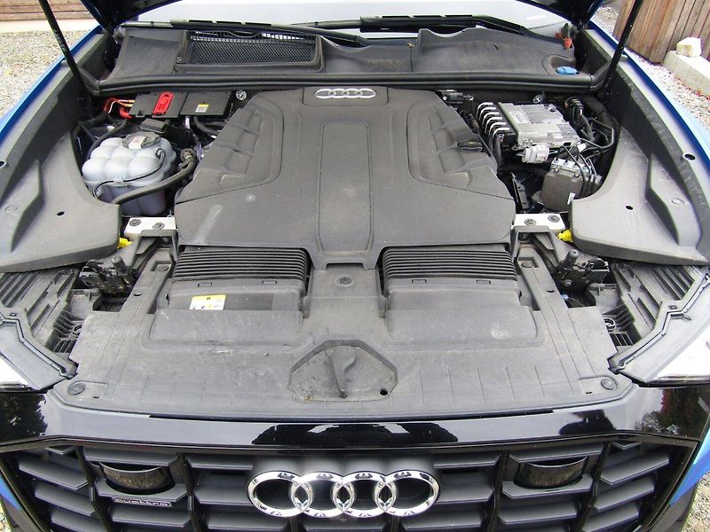Audi Q8 (2021) 50 TDI 210kW  S-LINE - fotka 42 z 42