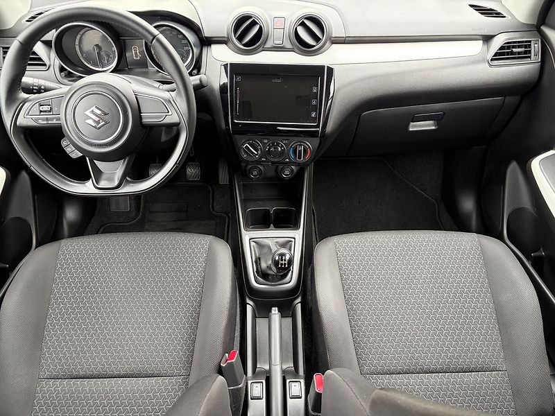Suzuki Swift 1.2 DualJet MHEV 66kW - fotka 7 z 11