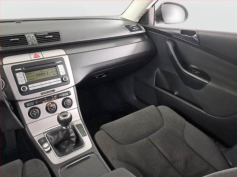 Volkswagen Passat (2007) 2.0 TDI, po STK, Tažné, Klima - fotka 8 z 18
