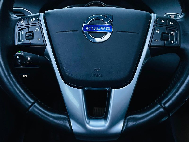 Volvo V60 2.4D4 5V AUTOMAT KAMERA TAŽNÉ - fotka 25 z 50