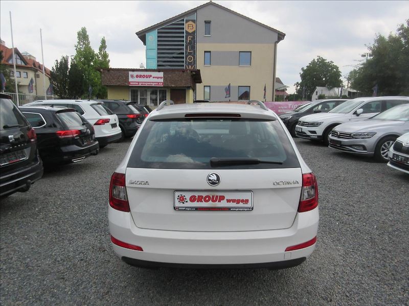 Škoda Octavia 1,6 TDI Elegance Top Stav - fotka 5 z 14