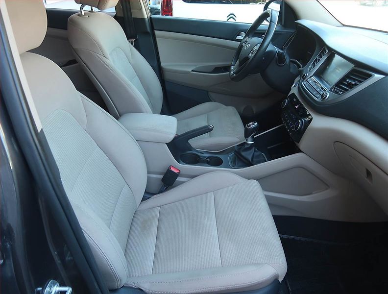 Hyundai Tucson (2018) Comfort 1.6 GDI, Serv.kniha - fotka 9 z 19