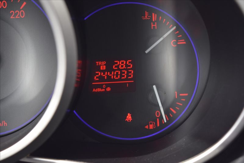 Mazda CX-7 2,2 CD 127KW VÝHŘEV KLIMA ALU - fotka 29 z 45