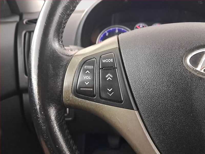 Hyundai i30 (2009) Comfort 1.6 CRDi, nová STK - fotka 15 z 16