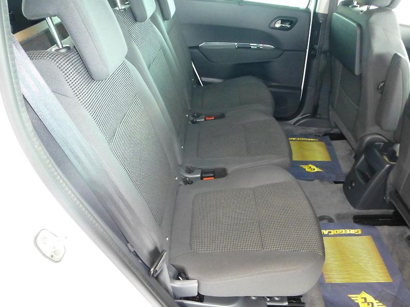 Peugeot 5008 (2014) 1,6HDI*NAVIGACE.*PARKS**NEW - fotka 21 z 24