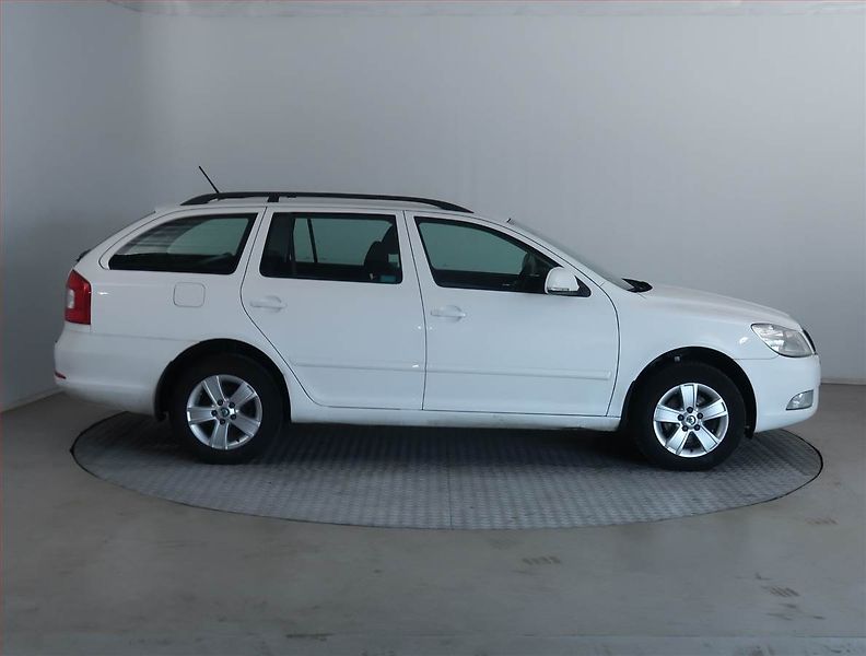 Škoda Octavia (2012) Ambition 1.6 TDI 4x4, 4X4 - fotka 6 z 15