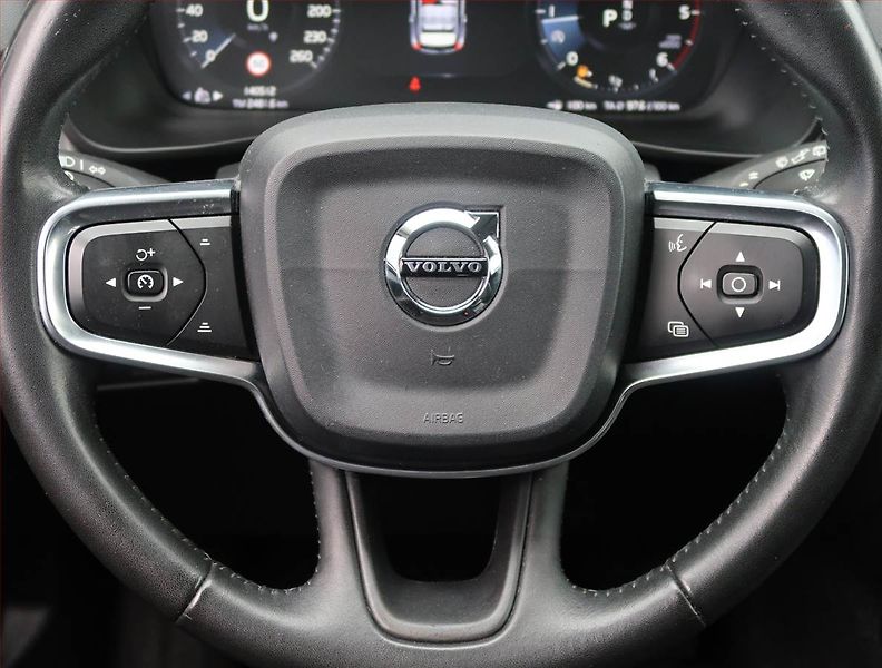 Volvo XC40 (2019) D4 AWD - fotka 17 z 24