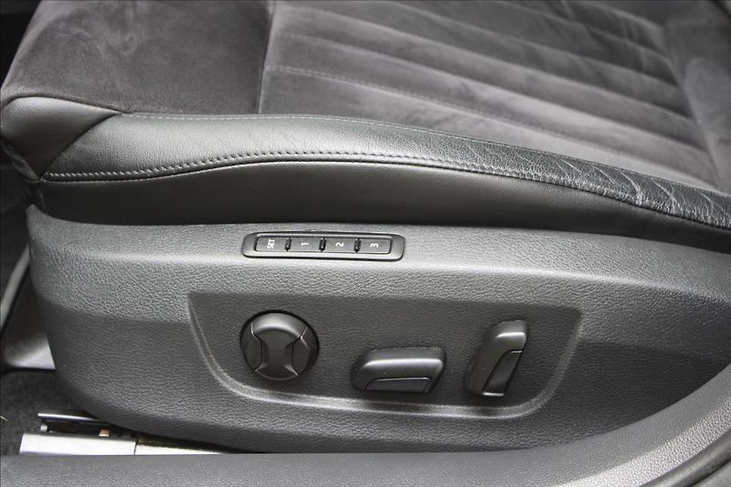 Škoda Superb 2.0 TDI/Style/4x4/DSG/140kW/CZ - fotka 14 z 40