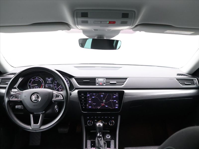 Škoda Superb 2,0 TDI DSG Style - fotka 28 z 36