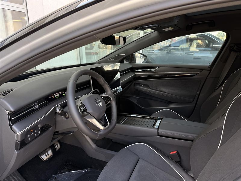 Volkswagen ID.7 Tourer (2025) 210 kW 77kWh  Pro People - fotka 14 z 23