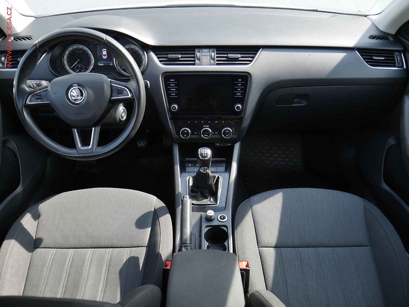 Škoda Octavia (2017) 1.6 TDi, ČR, Style, LED - fotka 8 z 20