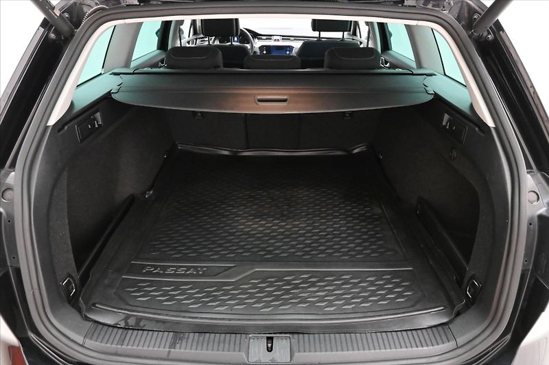 Volkswagen Passat 2,0 TDI 110kW DSG Business Zár - fotka 9 z 27