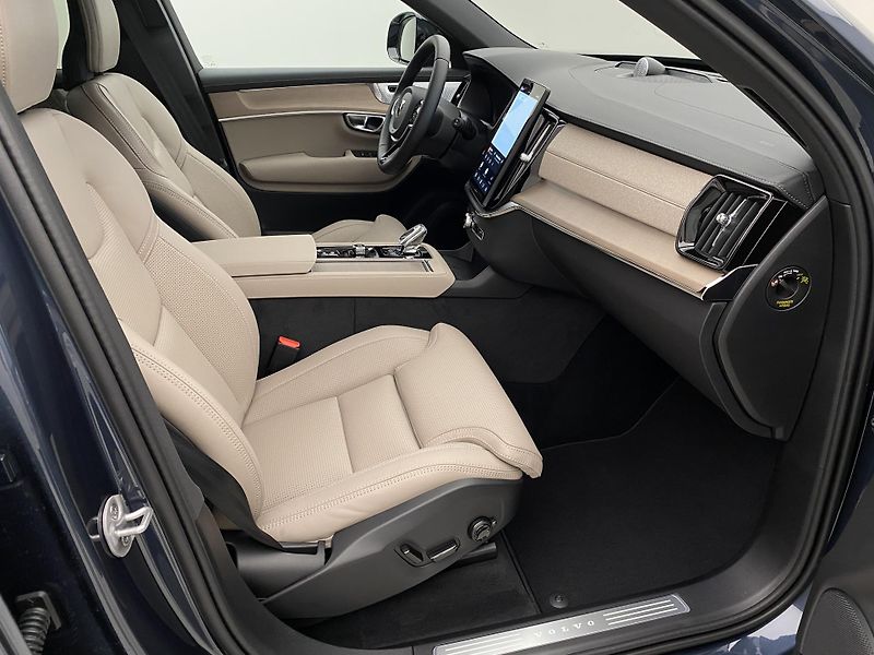 Volvo XC90 (2026) B5 AWD AUT DARK PLUS 7míst - fotka 24 z 70