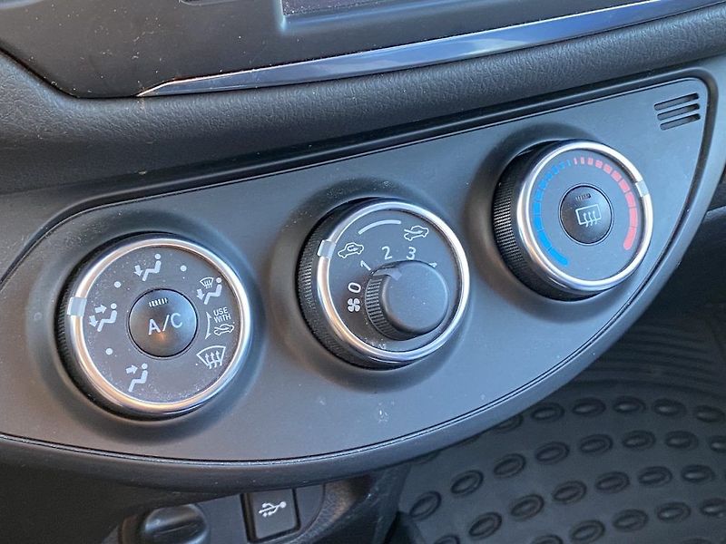 Toyota Yaris 1.5i, ČR, Trend, záruka - fotka 14 z 17