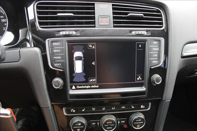 Volkswagen Golf 2,0 TDi  XENONY, AUTOMAT - fotka 24 z 29
