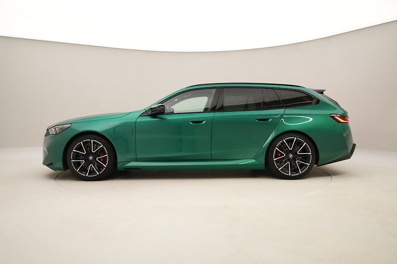BMW M5 TOURING G99 B&W AWD 1.maj. - fotka 9 z 45
