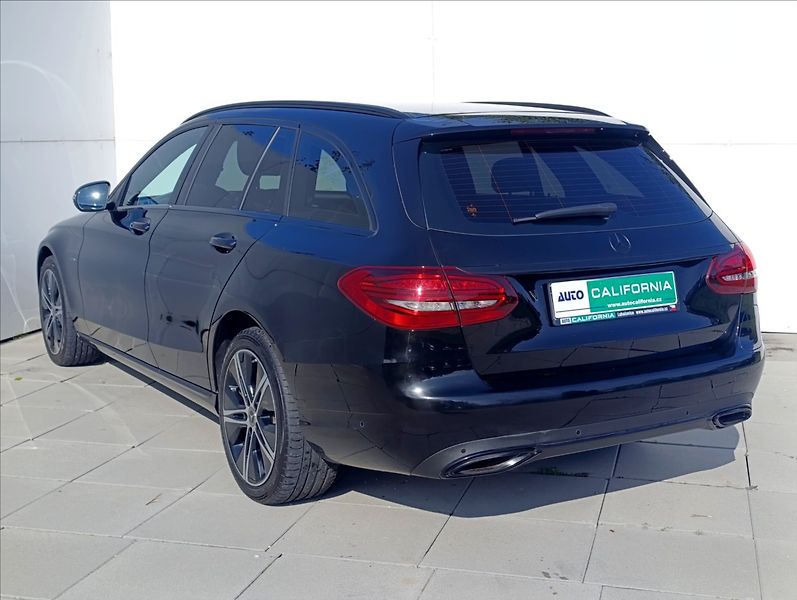Mercedes-Benz Třídy C 2,0 EQ POWER KAMERA NAVI - fotka 11 z 38