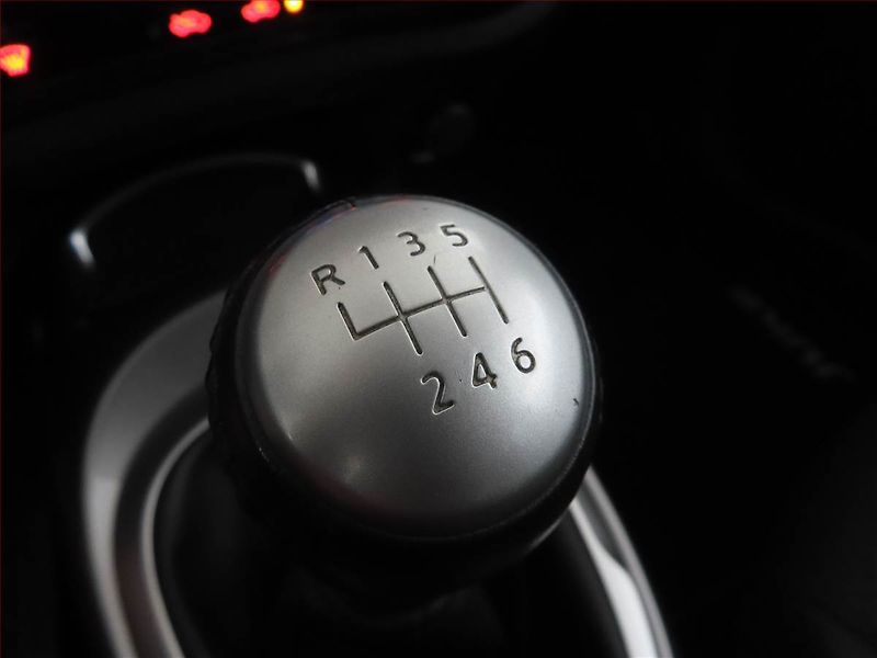 Nissan Juke (2013) 1.6 DIG-T - fotka 13 z 15