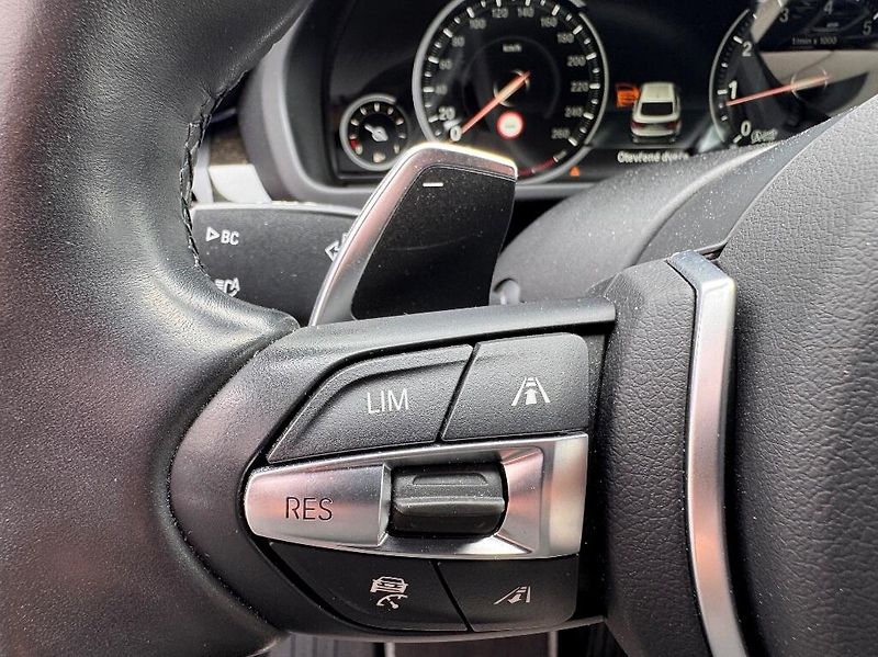 BMW X6 (2014) 4.4 V8 (449k) xDrive50i - fotka 22 z 51