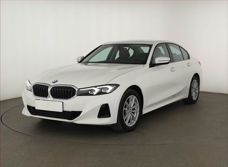 BMW Řada 3 (2024) 318 i - fotka 2 z 20