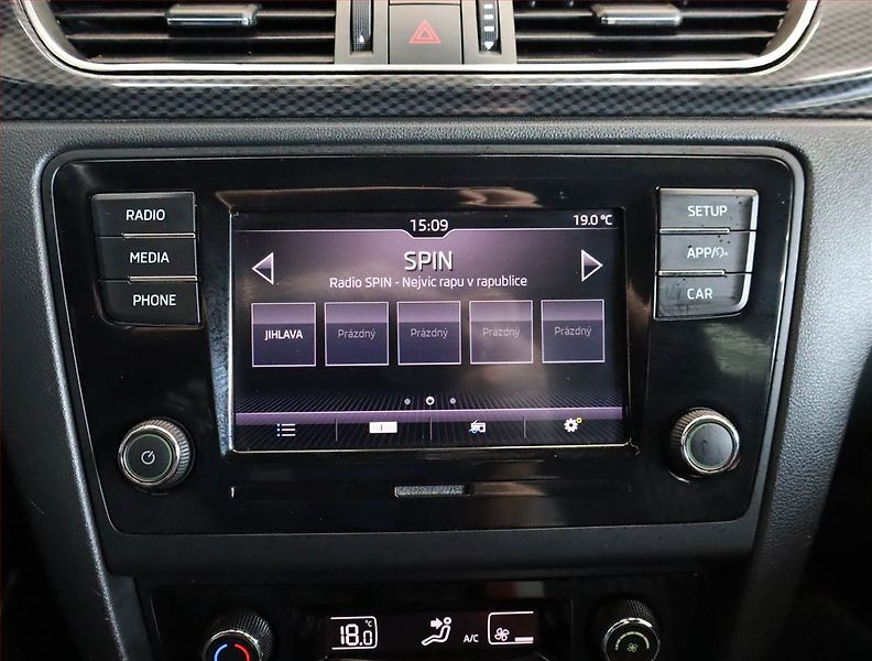 Škoda Rapid (2017) Spaceback 1.0 TSI, Xenony - fotka 12 z 22