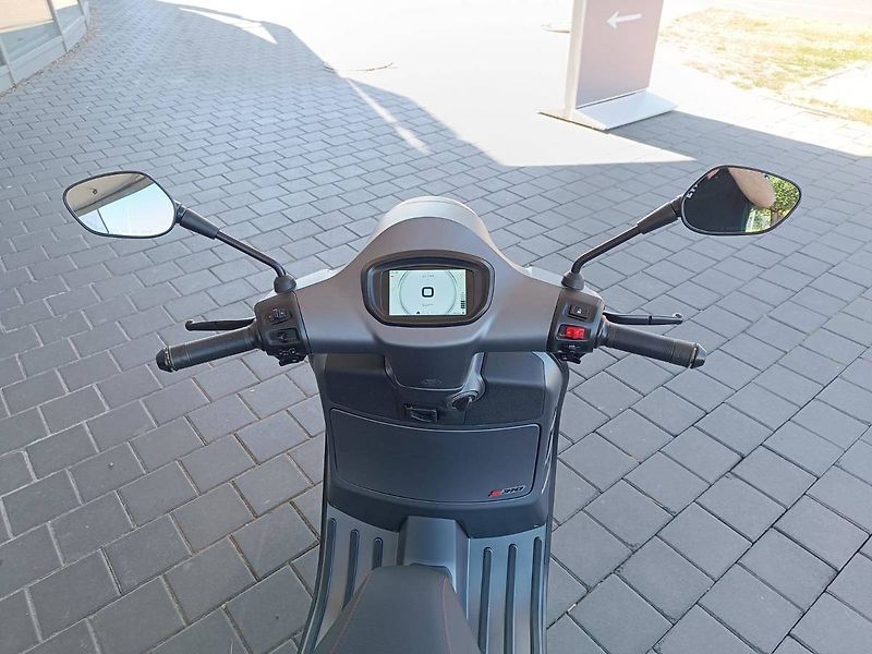 Vespa (2026) GTS 310 Super Sport Grigio Tra - fotka 12 z 14
