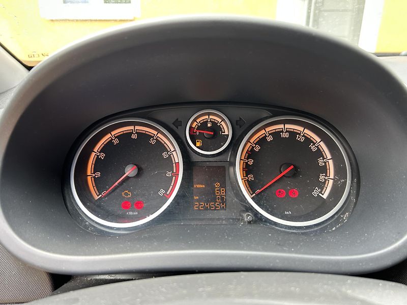 Opel Corsa (2007) 1.2i 59 kw - fotka 11 z 20