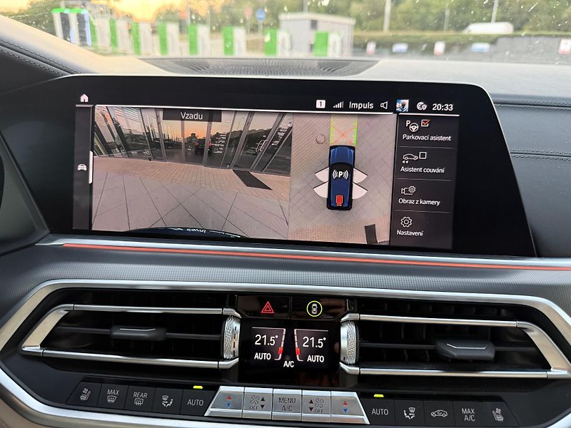 BMW X5 (2019) BMW / X5 / M50i xDrive / FULL - fotka 19 z 25