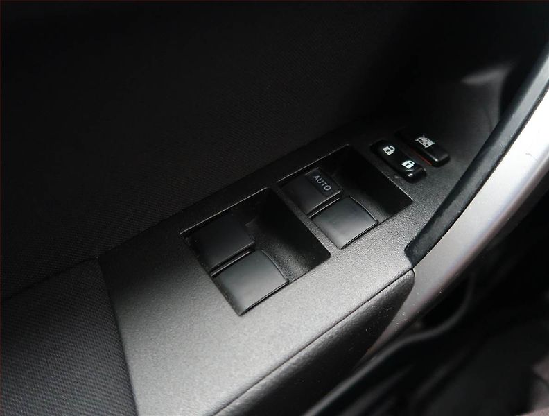 Toyota Corolla (2014) 1.6 Valvematic, Tempomat - fotka 17 z 17