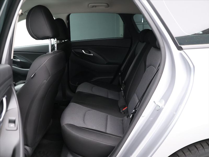 Hyundai i30 1,5 T-GDI Mild Hyb Comfort kom - fotka 13 z 28